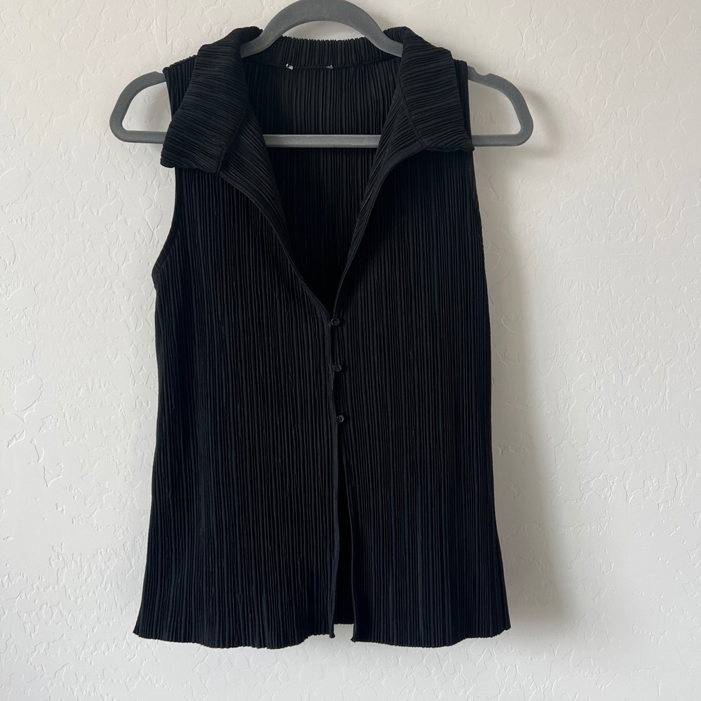 Pleated Top‎ Womens M Black Sleeveless Button Front Raw Hem